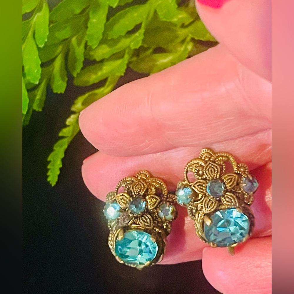 Antique Czech Aquamarine Blue Rhinestone Screw Back Earrings - Picture 7 of 8
